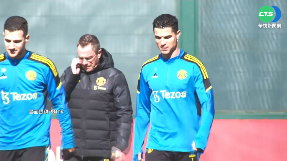 C羅輸球情緒失控? 狠拍掉14歲球迷手機