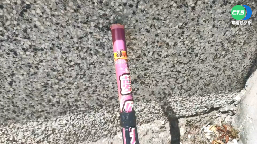 挑戰公權力! 6男1女凌晨警局旁放鞭炮