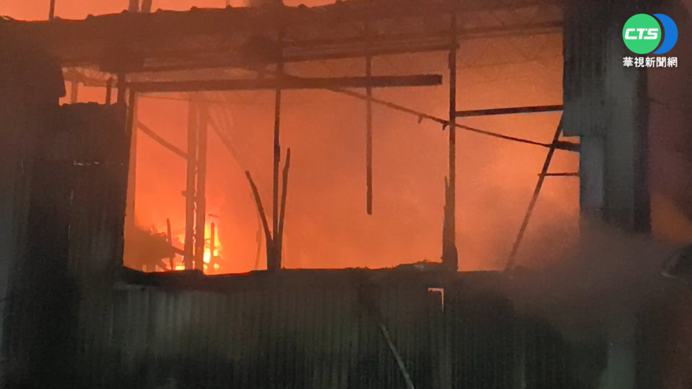 台中鐵皮民宅火警 火勢延燒迅速波及宮廟