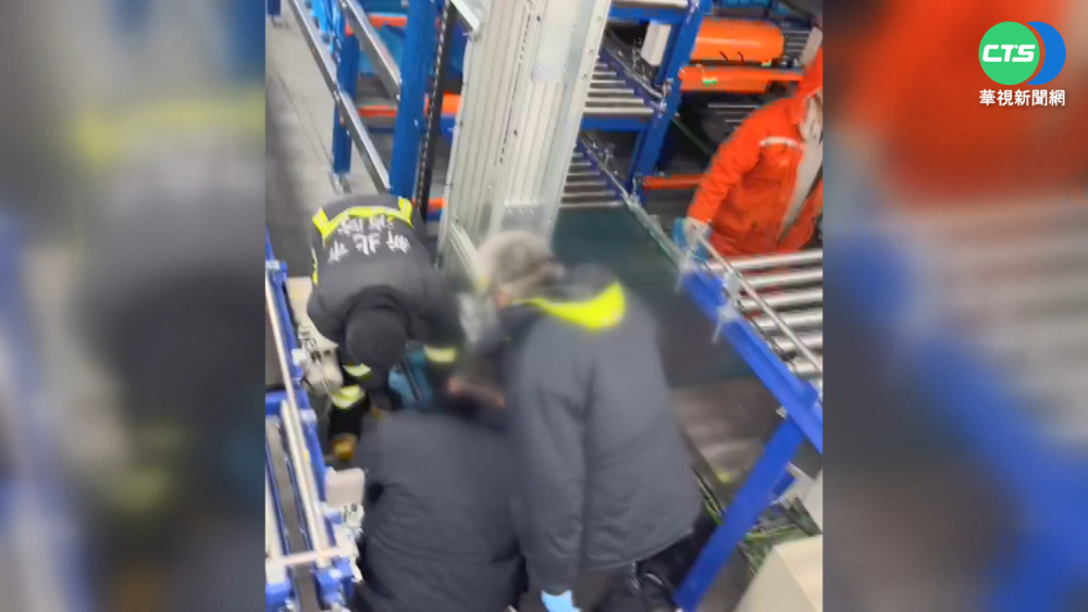 男維修冷凍倉儲輸送帶 遭升降機撞擊身亡