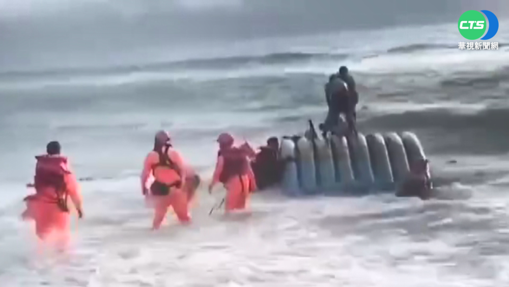 惡劣海象擊翻捕魚膠筏 3人獲救.1人不治