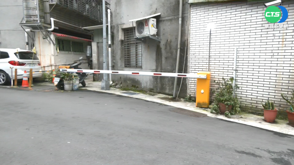 裝"電動閘門"屢遭檢舉 屋主無奈:是私地!