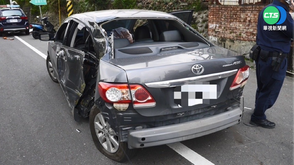 扯! 正居隔中...嘉義少年無照駕車撞電桿