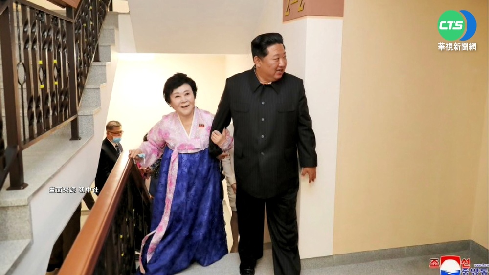 親自帶看! 金正恩贈豪宅給國寶主播李春姬