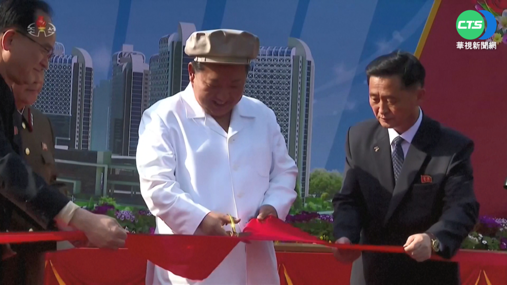 金正恩視察新市鎮 豪送李春姬一套樓中樓