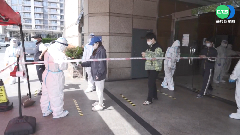 上海部分社區微解封 庭院透氣好開心!