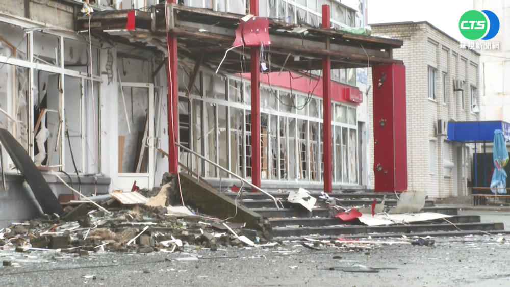 烏東大戰在即... 志工留守為民眾運送物資