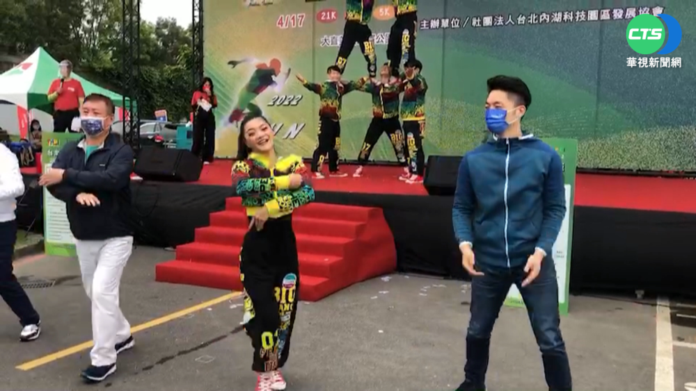 蔣萬安向前市長請益 黃珊珊"母雞帶小雞"