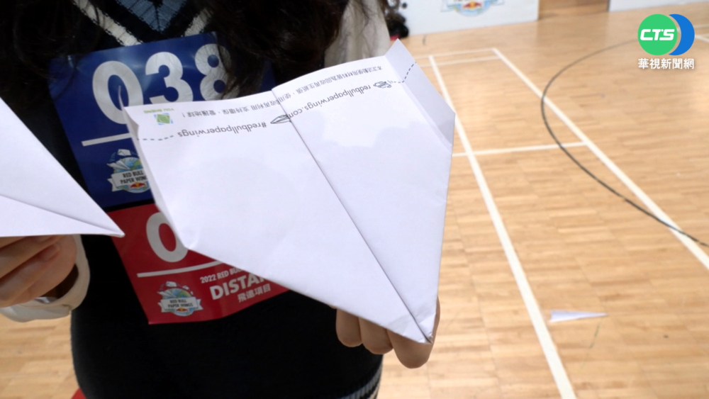 "紙飛機大賽"比遠比久 摺法.射法大PK