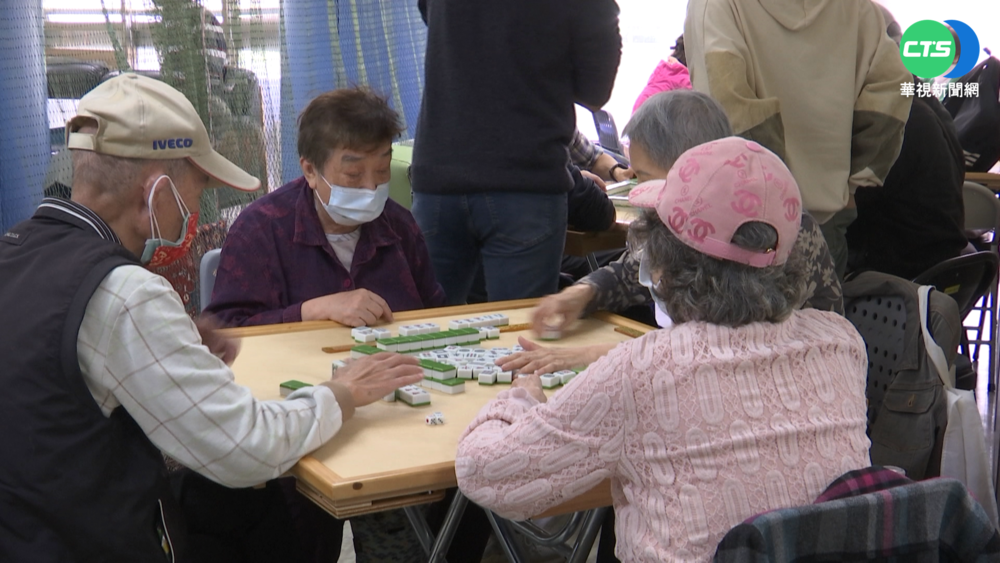 75歲三劑疫苗不足6成 醫:重症恐癱瘓醫療