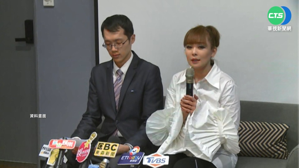 丁小芹假釋出獄 身形消瘦"留5字"快閃