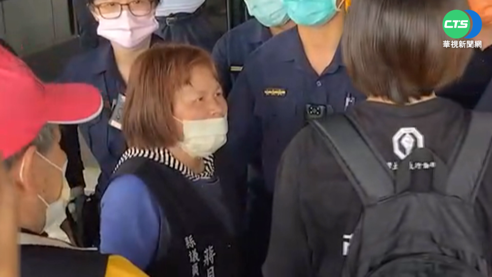 陳抗屏縣府前陳情 竟鬧內鬨先互嗆!