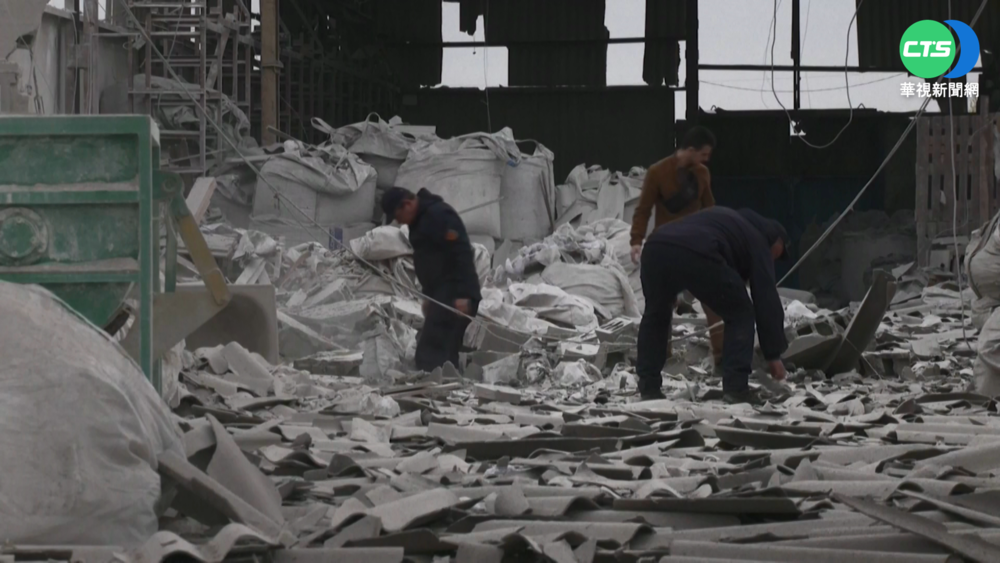 俄軍密集空襲烏東 烏軍死守亞速鋼鐵廠