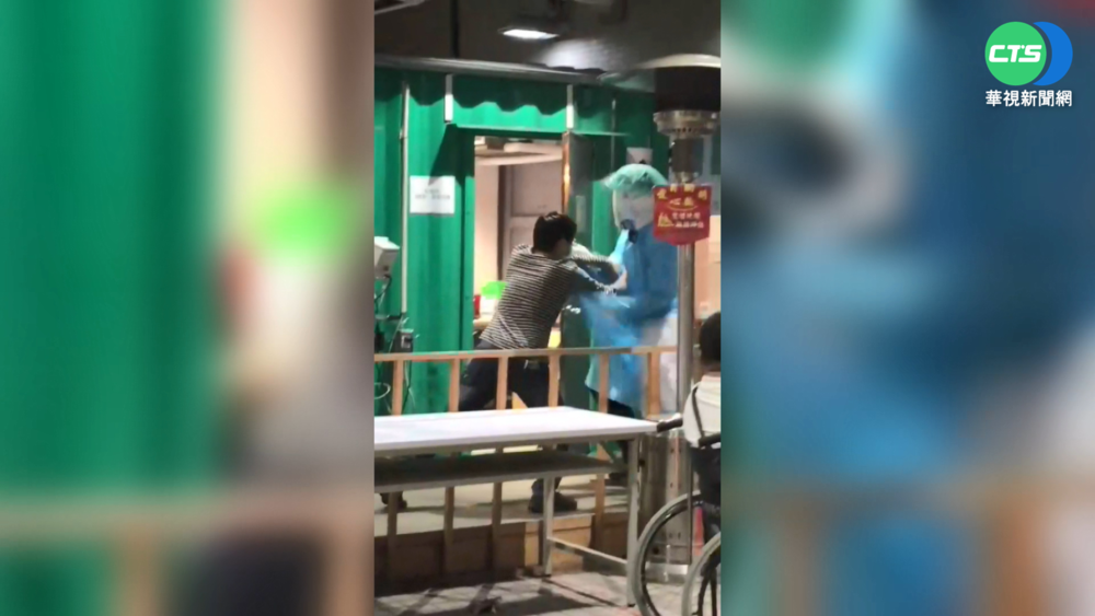 急送發燒兒掛急診 憂擋道!移車爆衝突