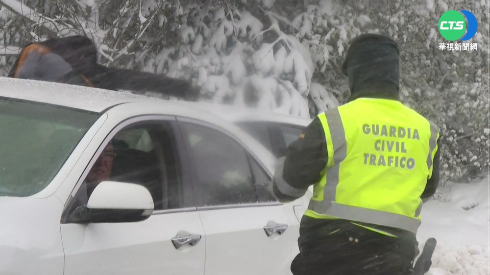 西班牙"20年來最強"暴雪 33條道路受阻