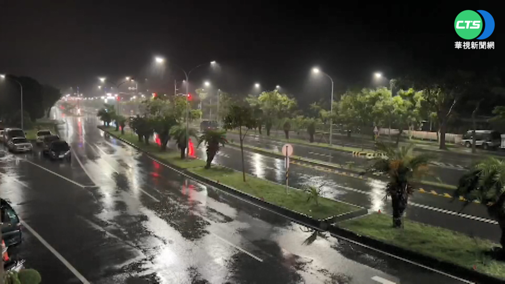 雨襲台東 多良車站邊坡道路土石流沖刷