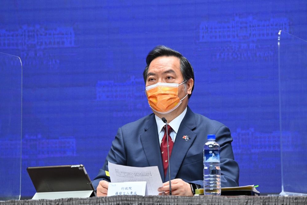 行政院發言人室1確診 羅秉成PCR陰性居隔至5/2