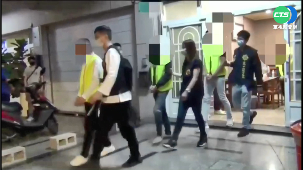 男自稱"竹聯幫分會長" 警攻堅狼狽躲廁所落網