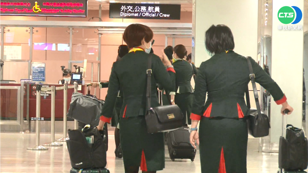 機組員喊話中央 盼比照國內"3+4"政策