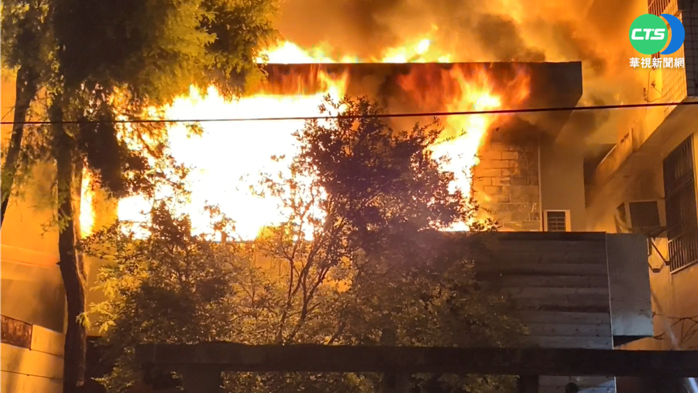 台中餐廳凌晨大火 隔壁民宅也遭殃