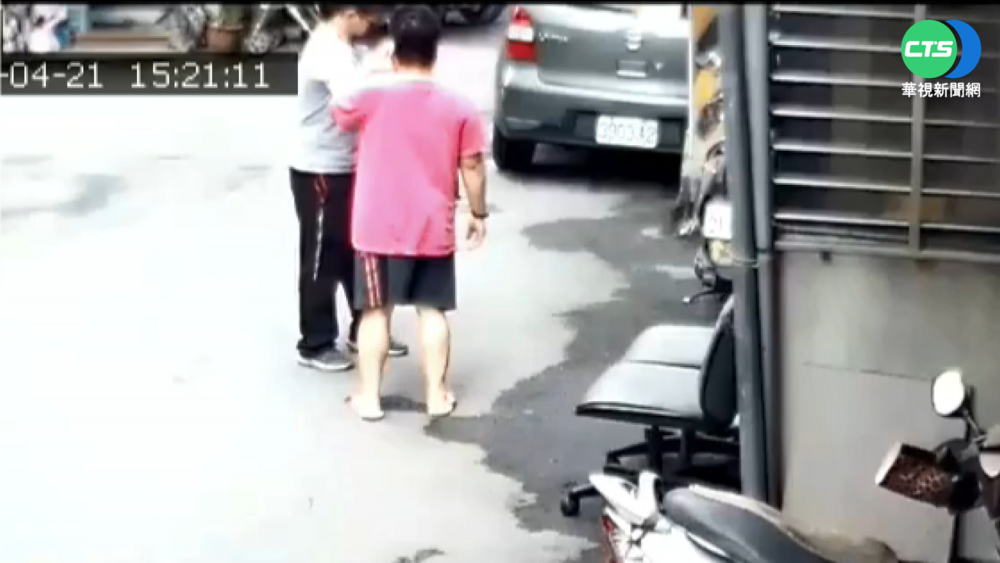 扯! 詐騙集團登門"面交"提款卡 婦遭騙27萬