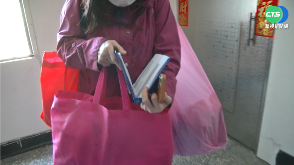 確診暴增防疫包送不停 區公所全員忙翻