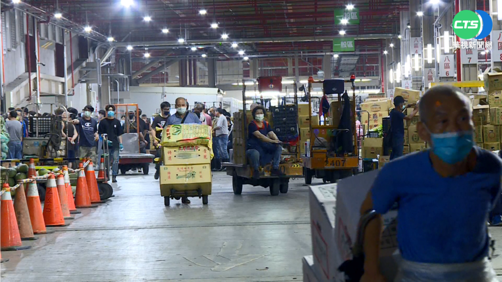 北農染疫飆 攤商怨:進出只量體溫不快篩