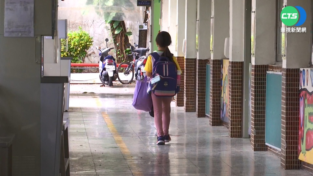 陰性才能上學!學生居隔快篩劑統一發放