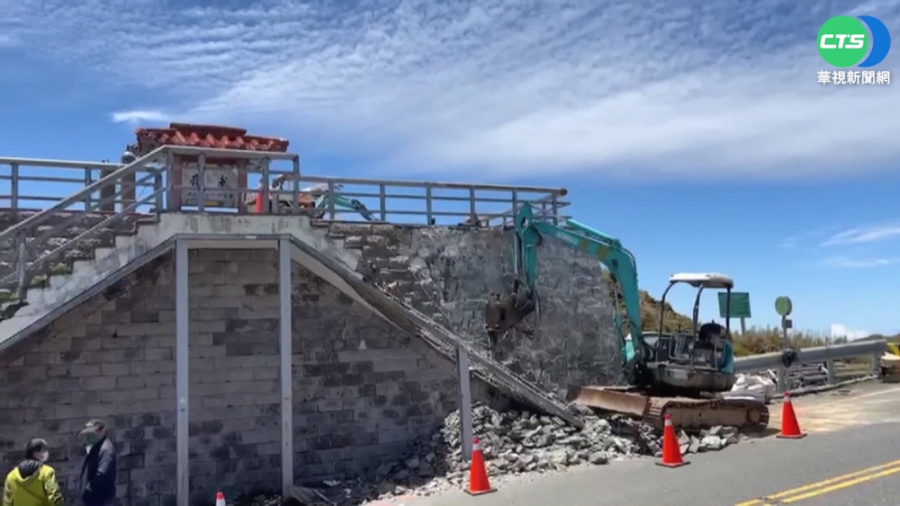 地標"武嶺亭"施工封閉 遊客朝聖打卡撲空