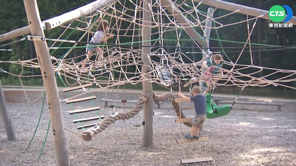 稱美脫離新冠大流行 佛奇:疫情仍存變數