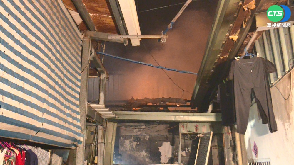 台中鐵皮屋暗夜竄火 1人傷.波及3建築
