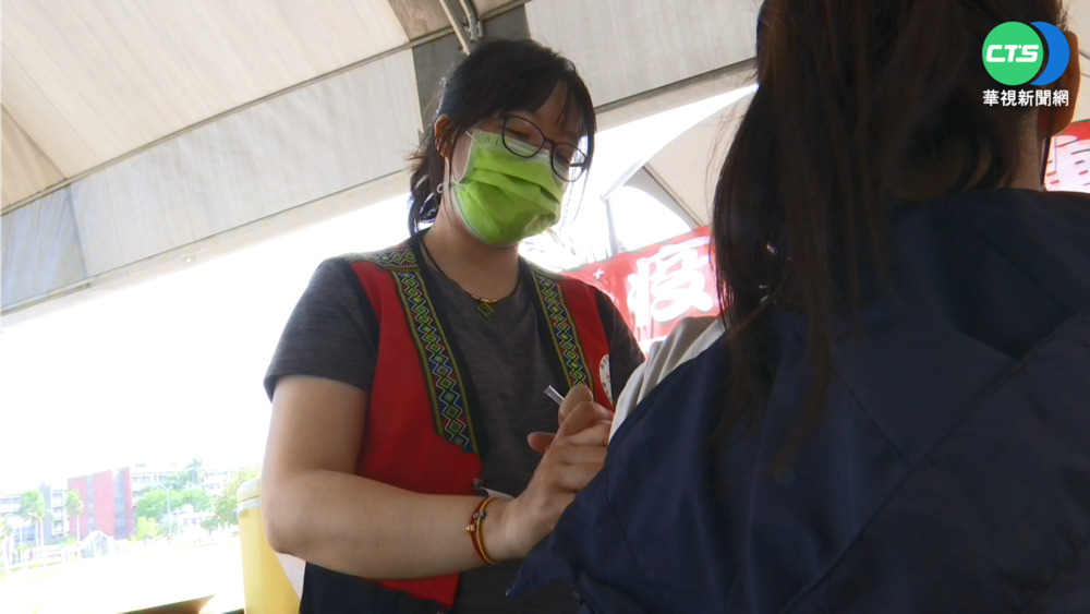 高雄''原味''疫苗施打站 現金券好康吸民眾