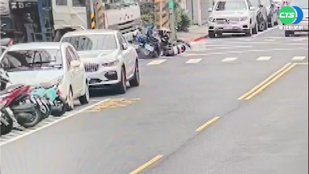 北市貨車煞車失靈暴衝 路邊38輛車遭撞毀