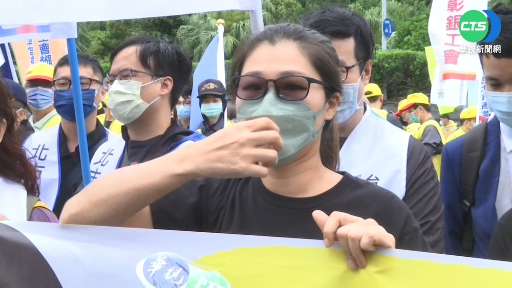 凱道爭權益 醫護喊到燒聲控政府"虐待"