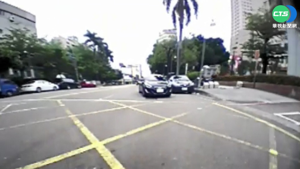 救癌末母攔警車開道 狂飆2分鐘成功送醫