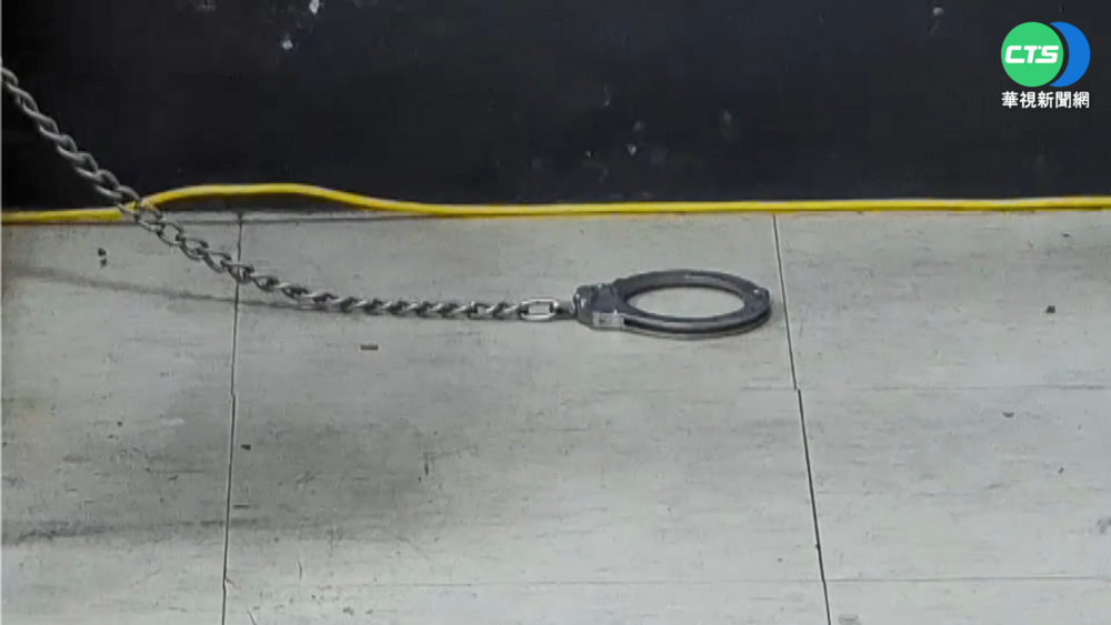 酒駕男被抓回派出所 解開腳鐐趁機落跑