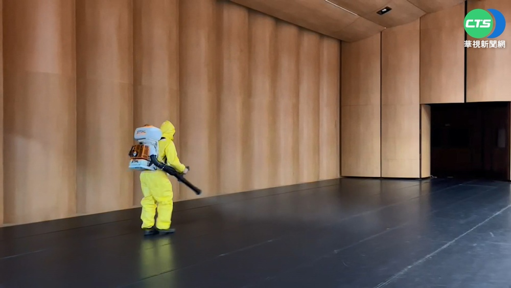 國樂團指揮染疫 無罩演出引發恐慌