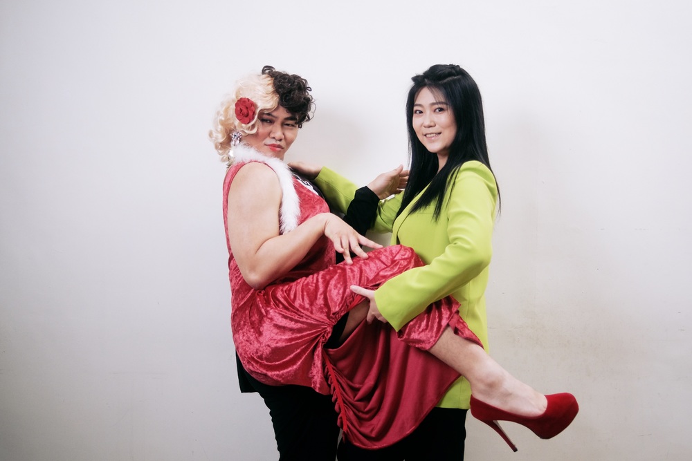 歌后曹雅雯〈抱一個〉逼哭那那大師? 主持《上奅2.0》傳承台語金曲