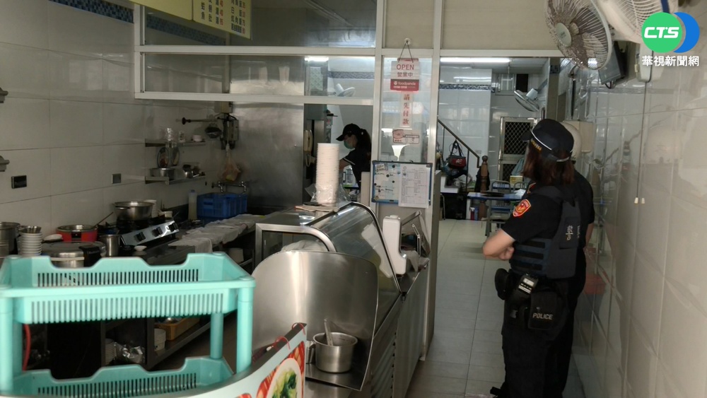 高雄婦送貨米糕店 慘遭升降梯夾死!