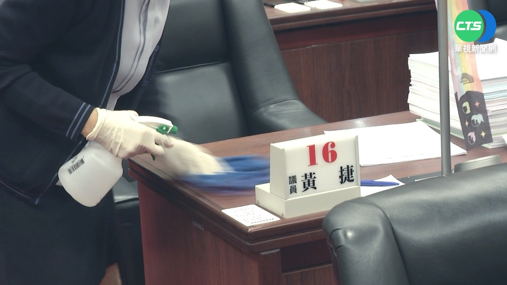 黃捷發燒"快篩陽" 高市議會急停會消毒