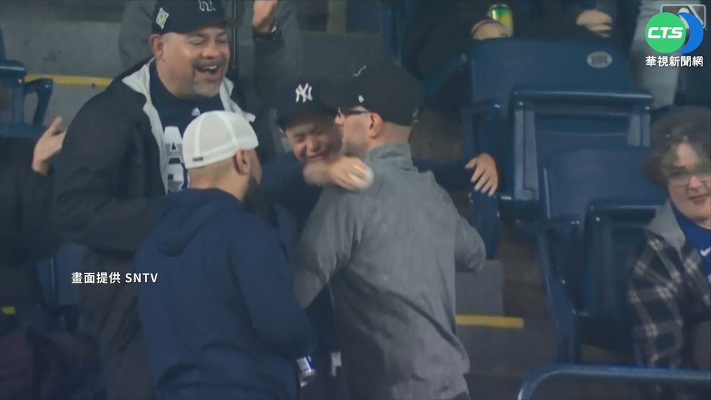 暖心贈球感動人心 洋基Judge會見2球迷