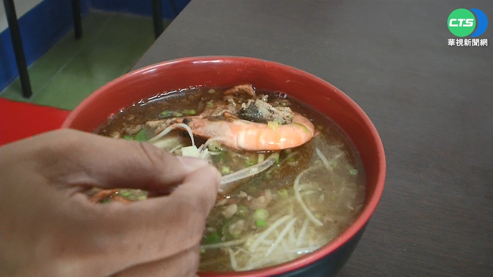 高雄古早味海鮮飯湯 "有蝦有鮪魚"銅板價
