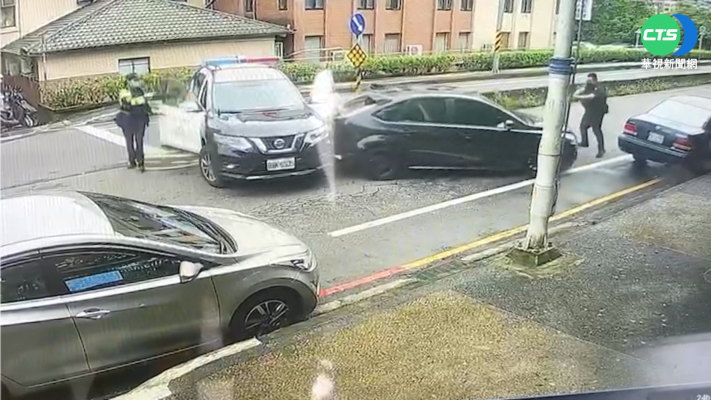 警連開6槍! 男無照拒檢衝撞警車落跑