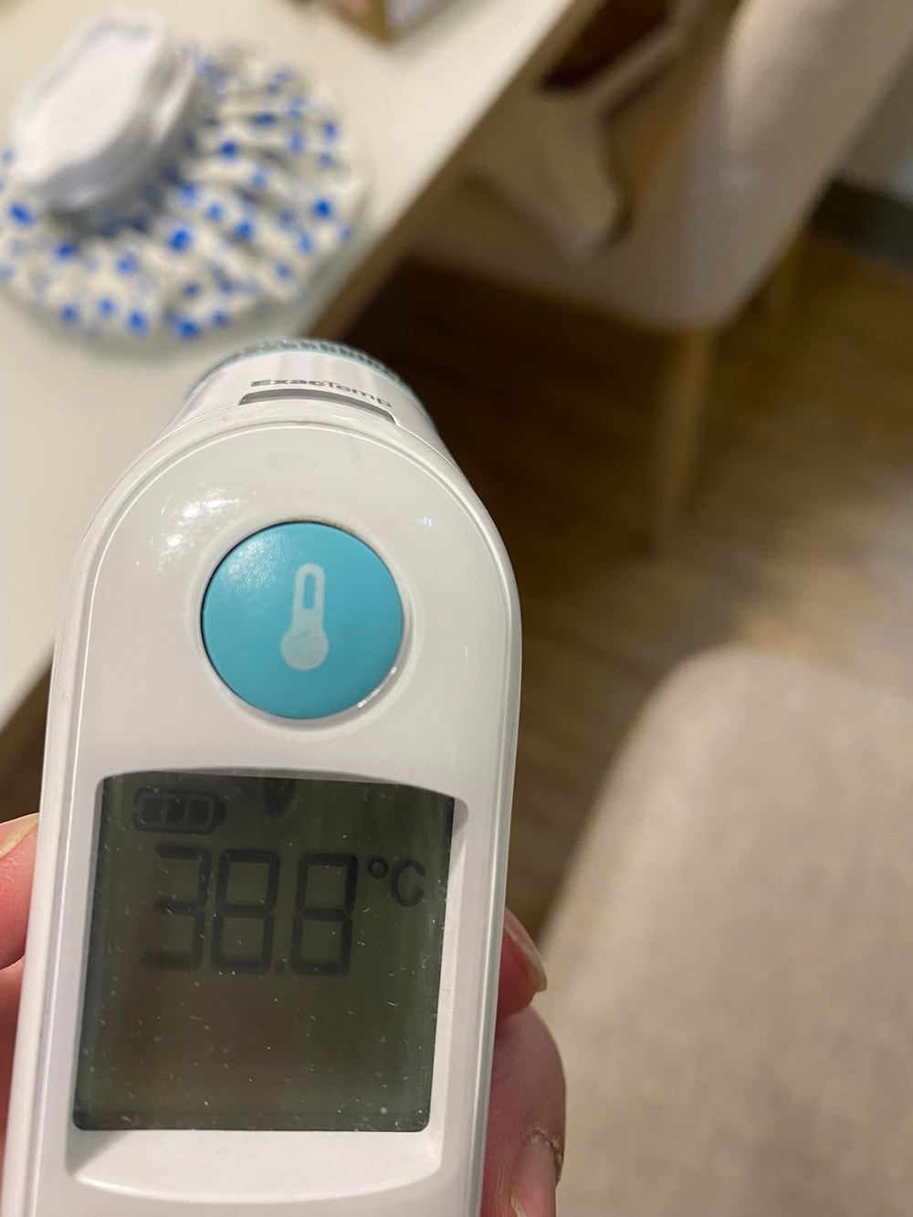 兒確診高燒40度她自力照顧 被封「地表最強媽媽」