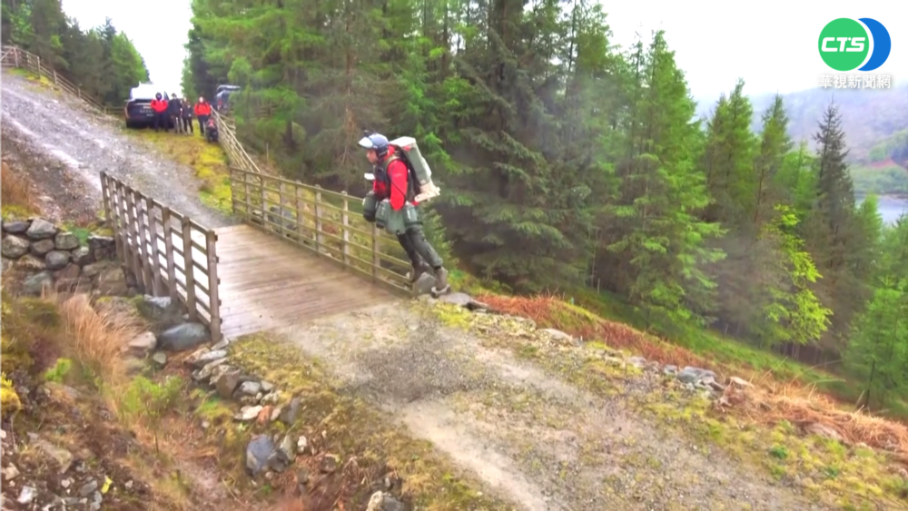 急救員變"鋼鐵人"! 飛行裝高山也能馳援