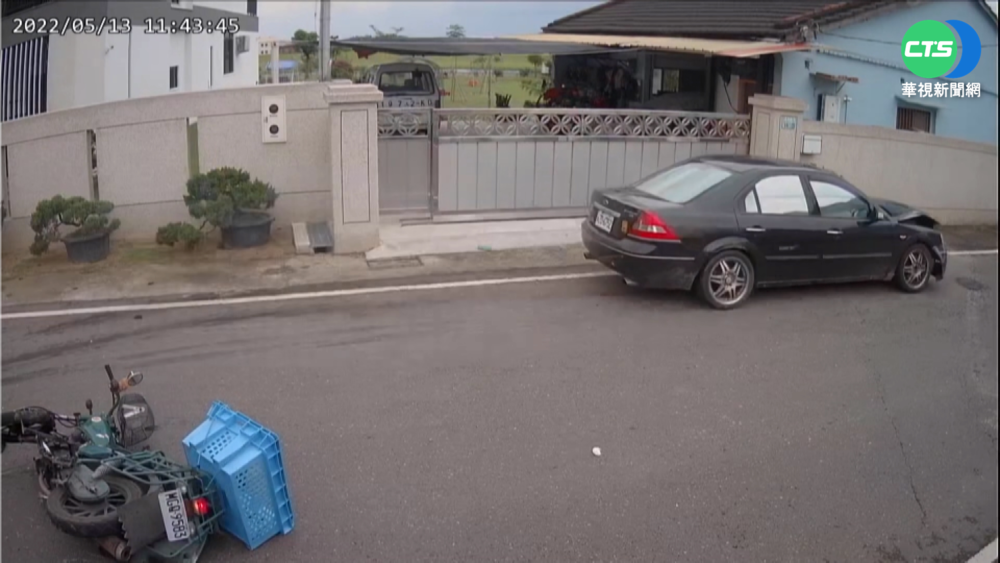 嫌為甩警追捕 逆向撞飛郵差"加速逃"