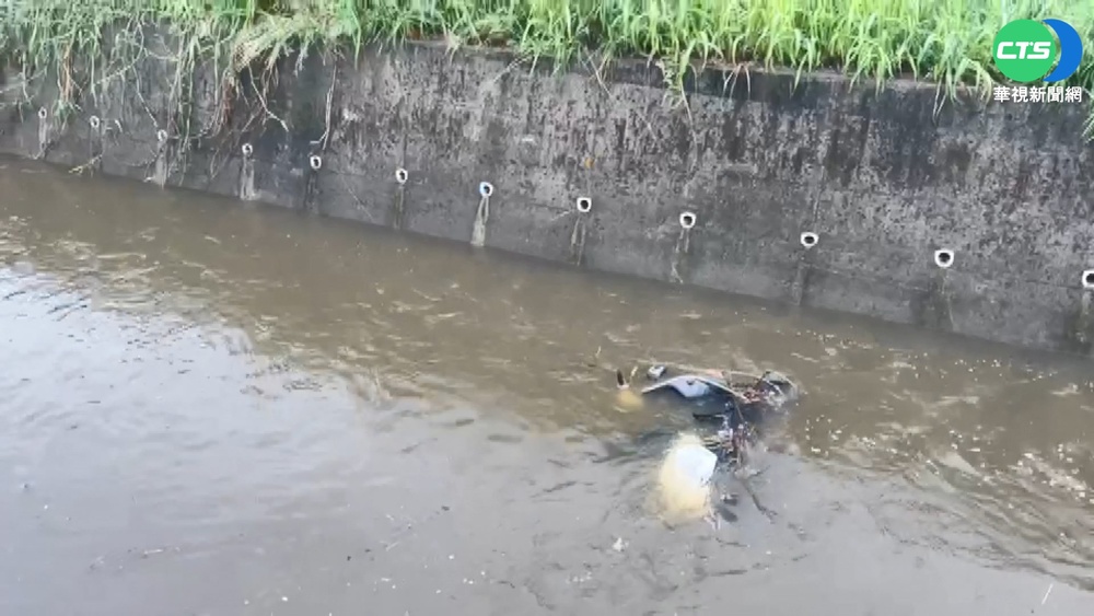 雨天騎士自摔跌大排 遭水流沖走1km溺斃