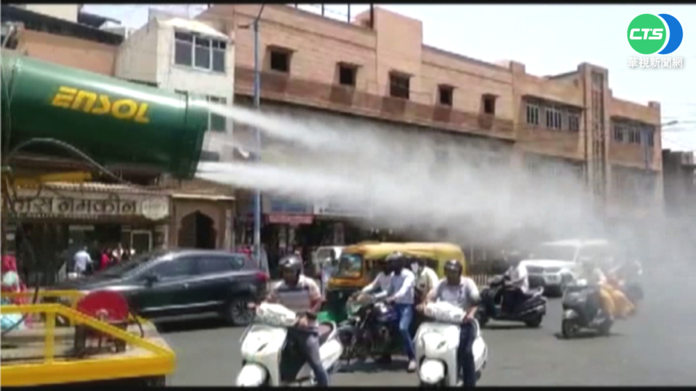 熱浪襲印度! 當局出動"灑水車"降溫