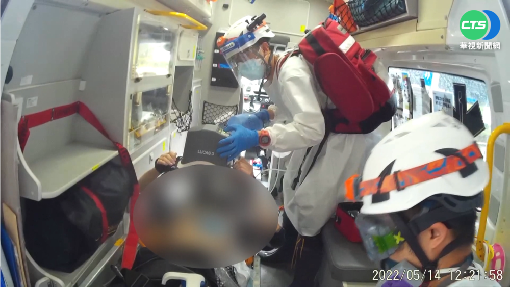 6旬婦吃麵噎暈 影像式喉頭鏡及時救命