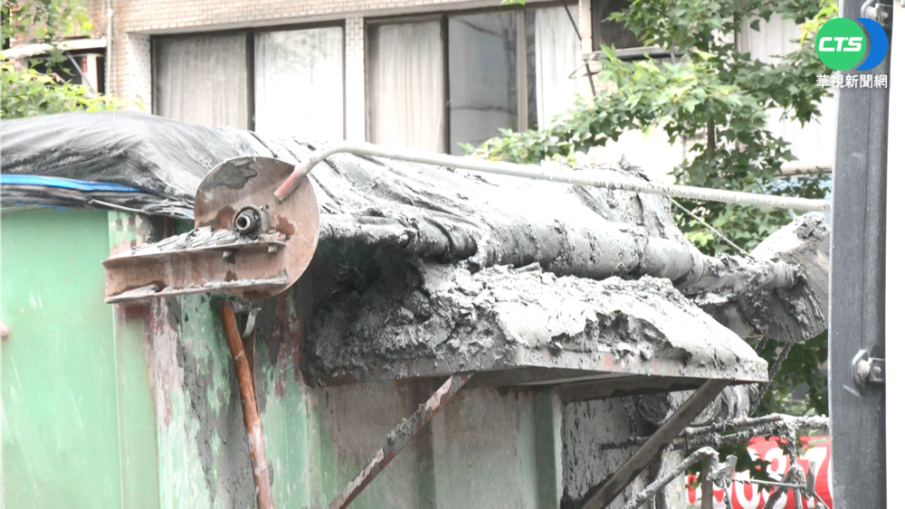 北市1天連2起! 急煞釀禍"水泥灑路上"